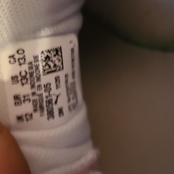 Pink puma kids size thirteen suede runners - Picture 5 of 6